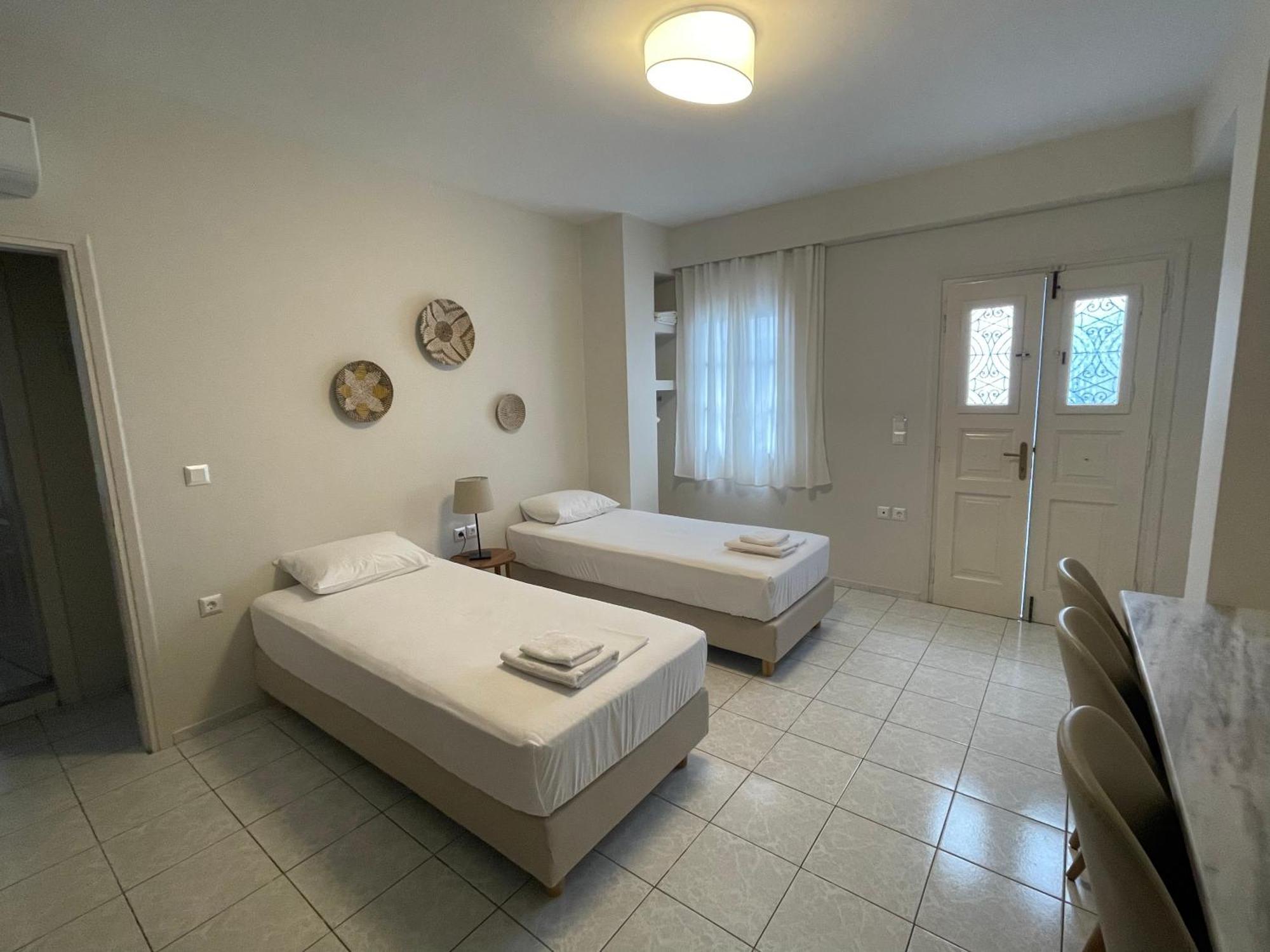 Manto Apartments Tinos Екстер'єр фото